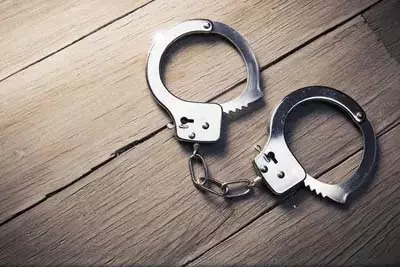 रायपुर रेलवे स्टेशन पर 16.65 किलो गांजा जब्त, उत्तरप्रदेश का युवक गिरफ्तार रायपुर रेलवे स्टेशन पर 16.65 किलो गांजा जब्त, उत्तरप्रदेश का युवक गिरफ्तार