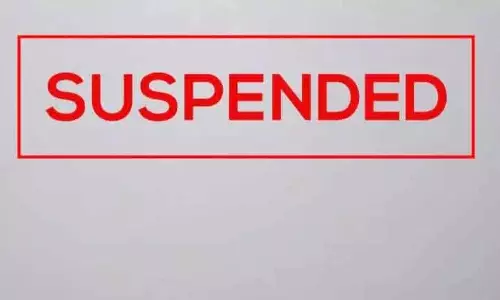 मंत्री ले रहे थे ऑनलाइन मीटिंग, अधिकारी हो गए लॉगआउट, सस्पेंड की कार्रवाई मंत्री ले रहे थे ऑनलाइन मीटिंग, अधिकारी हो गए लॉगआउट, सस्पेंड की कार्रवाई