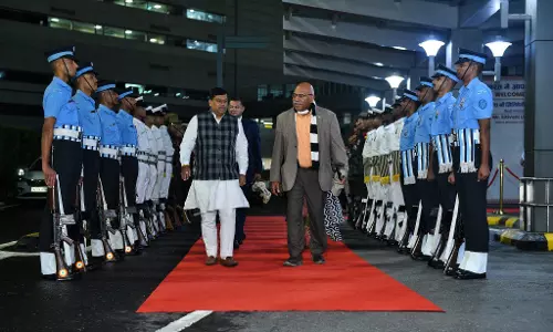 पीएम मोदी को दुनिया का बॉस बताने वाले फिजी के प्रधानमंत्री राबुका की पहली भारत यात्रा, हुआ स्वागत पीएम मोदी को दुनिया का बॉस बताने वाले फिजी के प्रधानमंत्री राबुका की पहली भारत यात्रा, हुआ स्वागत