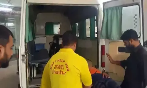 Tharali में बादल फटने से छह घायलों को एयरलिफ्ट कर एम्स ऋषिकेश पहुंचाया गया Tharali में बादल फटने से छह घायलों को एयरलिफ्ट कर एम्स ऋषिकेश पहुंचाया गया