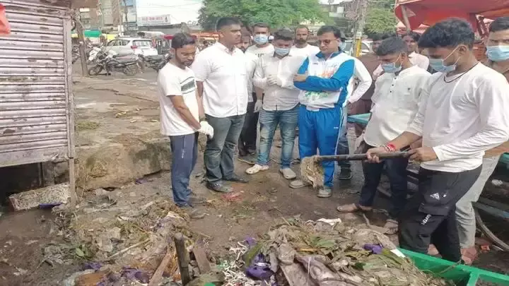 Rewa: ग्रामीणों को स्वच्छता के प्रति किया गया जागरूक Rewa: ग्रामीणों को स्वच्छता के प्रति किया गया जागरूक
