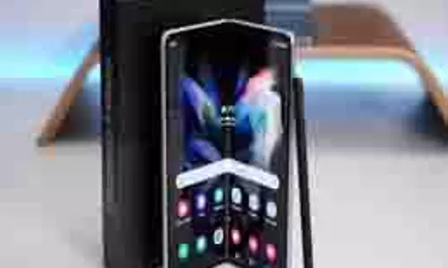 Samsung: इस फोल्डेबल फोन पर मिल रही 55,000 रुपये से ज्यादा की छूट Samsung: इस फोल्डेबल फोन पर मिल रही 55,000 रुपये से ज्यादा की छूट