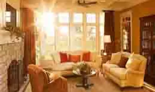 Vastu Shastra: घर में चाहते हैं खुशहाली तो अपनाएं वास्तु शास्त्र के ये टिप्स