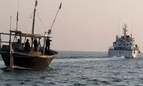 भारत-पाकिस्तान सीमा पर 15 पाकिस्तानी मछुआरे पकड़े गए भारत-पाकिस्तान सीमा पर 15 पाकिस्तानी मछुआरे पकड़े गए