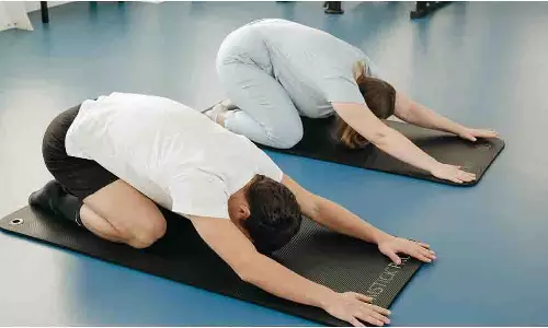 Yoga Tips:  तनाव कम करने के लिए रोजाना करें ये योगासन
