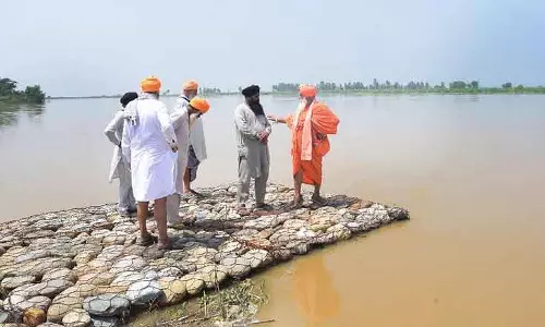 ब्यास नदी का जलस्तर 1.3 लाख क्यूसेक के पार, Ahli Kalan dam में दरारें आईं ब्यास नदी का जलस्तर 1.3 लाख क्यूसेक के पार, Ahli Kalan dam में दरारें आईं
