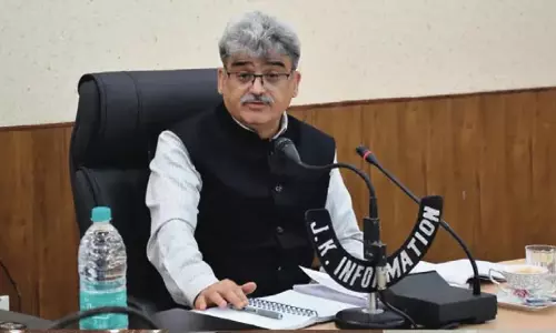 मुख्य सचिव ने बडगाम में विकास समीक्षा की, आर्थिक बदलाव का दिया आश्वासन
