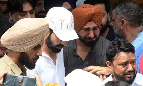 फिल्मी सितारों और प्रशंसकों ने Jaswinder Bhalla को अश्रुपूर्ण विदाई दी