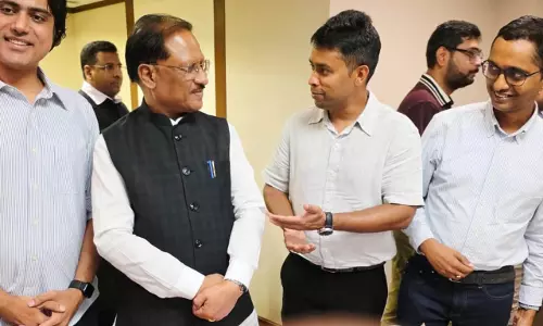 बस्तर के उज्ज्वल सितारे अविनाश तिवारी से टोक्यो में मिले CM विष्णुदेव साय