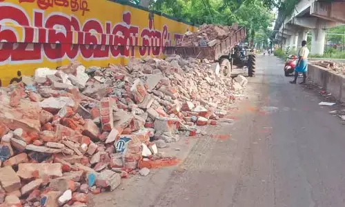 GCC ने अपने ही ठेकेदार द्वारा मलबा नियमों का उल्लंघन करने पर आंखें मूंद लीं