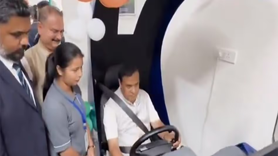 हिमंत बिस्वा सरमा ने नागांव में राज्य का पहला ड्राइवर प्रशिक्षण और परीक्षण ट्रैक लॉन्च किया हिमंत बिस्वा सरमा ने नागांव में राज्य का पहला ड्राइवर प्रशिक्षण और परीक्षण ट्रैक लॉन्च किया