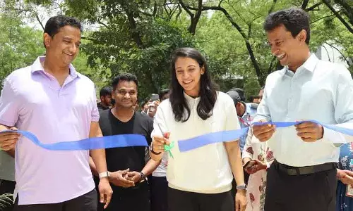 Smriti Mandhana ने सुचित्रा अकादमी में लड़कियों की क्रिकेट अकादमी का शुभारंभ किया Smriti Mandhana ने सुचित्रा अकादमी में लड़कियों की क्रिकेट अकादमी का शुभारंभ किया