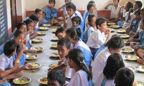 स्वतंत्रता दिवस पर मिड-डे मील नहीं देने पर 56 स्कूलों को नोटिस स्वतंत्रता दिवस पर मिड-डे मील नहीं देने पर 56 स्कूलों को नोटिस