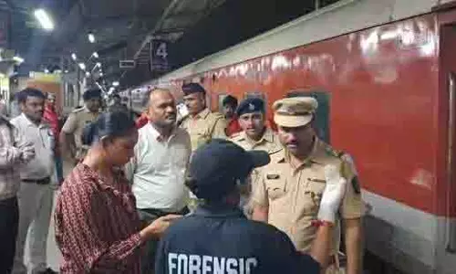सूरत से अपहृत 3 वर्षीय बच्चे का शव LTT पर ट्रेन में मिला सूरत से अपहृत 3 वर्षीय बच्चे का शव LTT पर ट्रेन में मिला