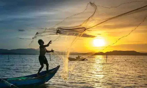 Odisha: नाव के भंडारण कक्ष में दम घुटने से दो मछुआरों की मौत