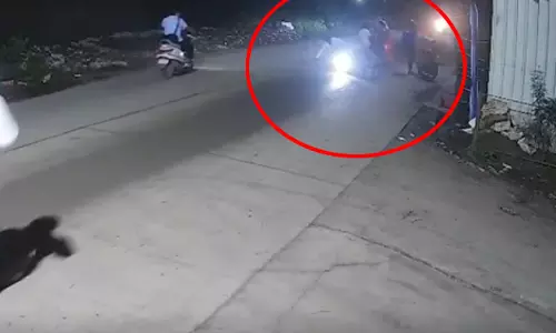 रोड एक्सीडेंट LIVE वीडियो, इस सड़क पर बार-बार क्या हो रहा है?