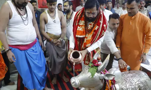 Ujjain: महाकाल मंदिर में महाराष्ट्र उप मुख्यमंत्री एकनाथ शिंदे के दर्शन