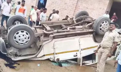 पुरी में बहु-स्तरीय पार्किंग से SUV गिरी, चालक गंभीर रूप से घायल