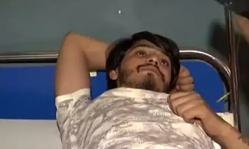 Noida : दहेज हत्या के आरोपी को भागते समय पुलिस ने पैर में गोली मारी Noida : दहेज हत्या के आरोपी को भागते समय पुलिस ने पैर में गोली मारी