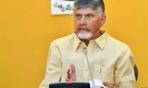 उर्वरक की कीमतें बढ़ाकर बेचने पर कड़ी कार्रवाई की जाएगी: Chandrababu उर्वरक की कीमतें बढ़ाकर बेचने पर कड़ी कार्रवाई की जाएगी: Chandrababu