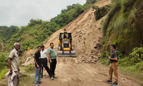 Sirmaur में भूस्खलन से प्रमुख सड़क अवरुद्ध, हजारों लोग प्रभावित