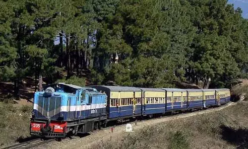 Vaishnav: पठानकोट-जोगिंदरनगर रेलवे लाइन के उन्नयन के लिए सर्वेक्षण जारी Vaishnav: पठानकोट-जोगिंदरनगर रेलवे लाइन के उन्नयन के लिए सर्वेक्षण जारी