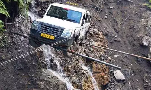 Himachal: राज्य में भारी बारिश के कारण 313 सड़कें बंद Himachal: राज्य में भारी बारिश के कारण 313 सड़कें बंद