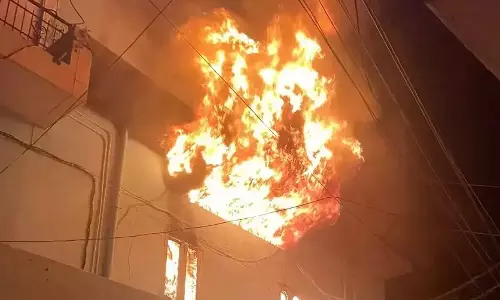 Dehradun: गोदाम में आग लगी, कपड़ों का स्टॉक जलकर खाक Dehradun: गोदाम में आग लगी, कपड़ों का स्टॉक जलकर खाक
