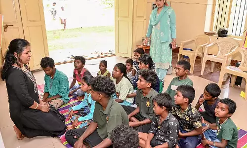 Mysore : महल के प्रांगण में जंगल के बच्चों का शोर Mysore : महल के प्रांगण में जंगल के बच्चों का शोर