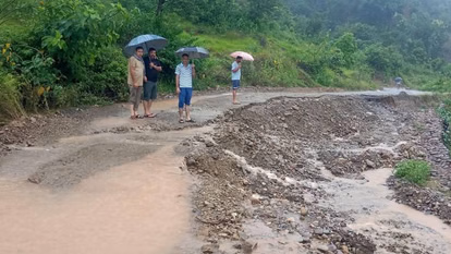 Jammu: भूस्खलन की वजह से बंद हुआ बांदीपोरा–गुरेज़ मार्ग Jammu: भूस्खलन की वजह से बंद हुआ बांदीपोरा–गुरेज़ मार्ग