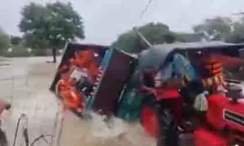सवाई माधोपुर में वाहन पलटा, NDRF का रेस्क्यू ऑपरेशन सवाई माधोपुर में वाहन पलटा, NDRF का रेस्क्यू ऑपरेशन
