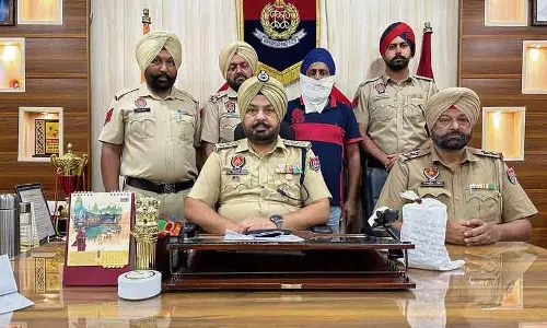 Amritsar: 559 ग्राम हेरोइन, हथियार बरामद Amritsar: 559 ग्राम हेरोइन, हथियार बरामद