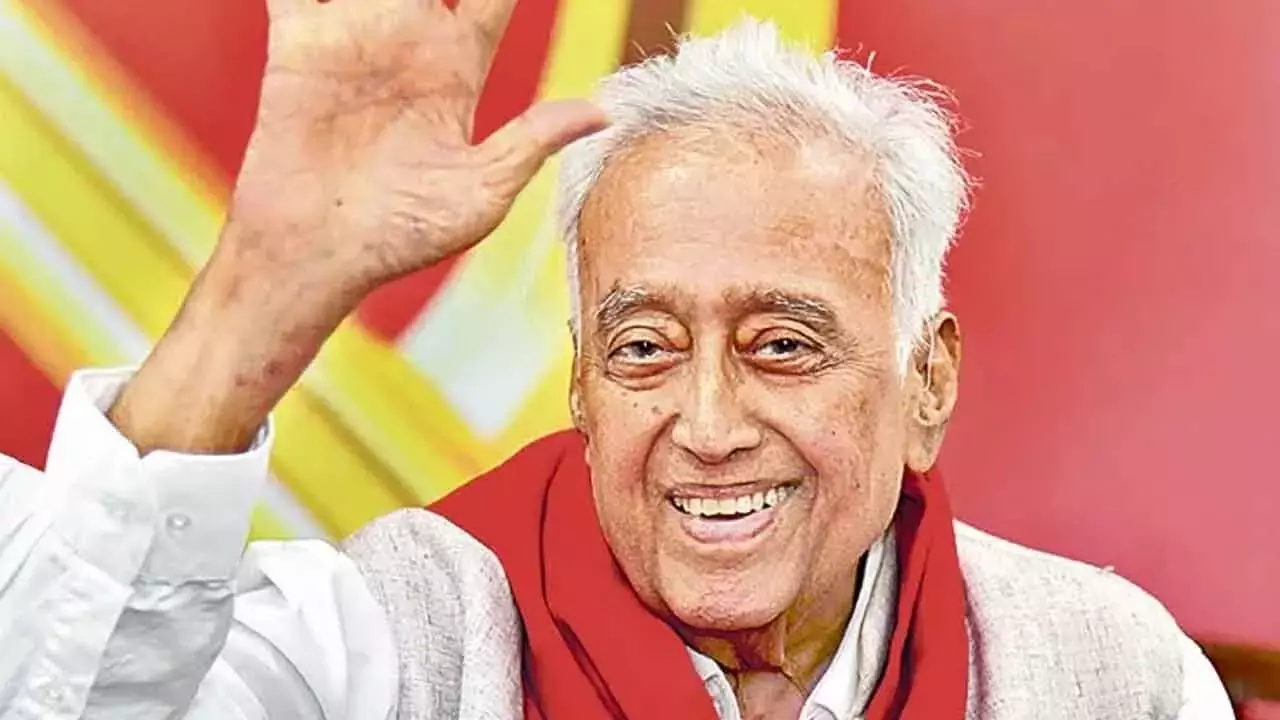CPI नेता सुरवरम सुधाकर रेड्डी का अंतिम संस्कार गांधी अस्पताल तक किया गया