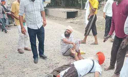 Valhalla में टिपर द्वारा मोटरसाइकिल सवारों को कुचलने से एक व्यक्ति की मौत