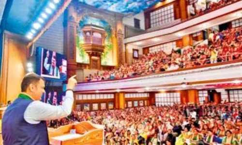 Fadnavis: 3,000 महिला सहकारी समितियों को सरकारी ठेके मिलेंगे