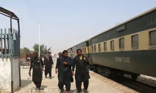 Pakistan: ट्रेन चालकों ने दोषपूर्ण वैगनों को लेकर देशव्यापी हड़ताल की धमकी दी