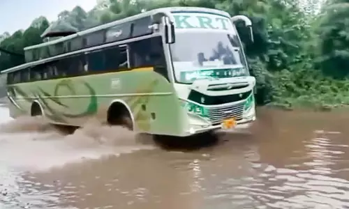 Tiruchy-करूर राष्ट्रीय राजमार्ग पर जलभराव से वाहन चालकों को खतरा