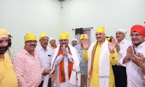 गुरुद्वारे में मत्था टेककर स्वास्थ्य मंत्री श्याम बिहारी जायसवाल ने मांगी प्रदेशवासियों की खुशहाली की दुआ गुरुद्वारे में मत्था टेककर स्वास्थ्य मंत्री श्याम बिहारी जायसवाल ने मांगी प्रदेशवासियों की खुशहाली की दुआ