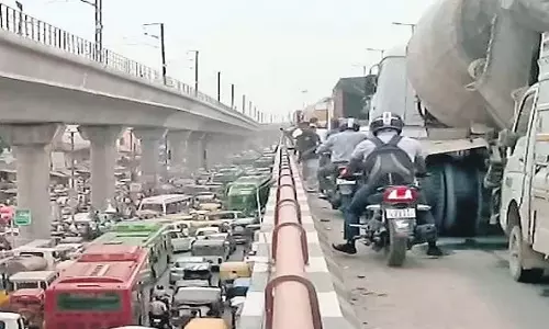 यातायात सुगमता के लिए धर्मपुरी-सलेम मार्ग पर पुल का निर्माण यातायात सुगमता के लिए धर्मपुरी-सलेम मार्ग पर पुल का निर्माण