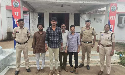 विवाद से बढ़ा हमला, महिला पर धारदार हथियार से वार, चार आरोपी गिरफ्तार विवाद से बढ़ा हमला, महिला पर धारदार हथियार से वार, चार आरोपी गिरफ्तार