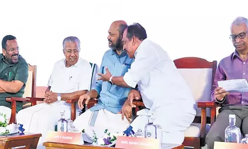हवाई यात्रा को और सुलभ बनाएँ: मुख्यमंत्री पिनाराई विजयन हवाई यात्रा को और सुलभ बनाएँ: मुख्यमंत्री पिनाराई विजयन