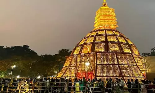 3.5 करोड़ टका बकाया होने पर डेकोरेटर्स ने पंडाल न लगाने की धमकी दी 3.5 करोड़ टका बकाया होने पर डेकोरेटर्स ने पंडाल न लगाने की धमकी दी