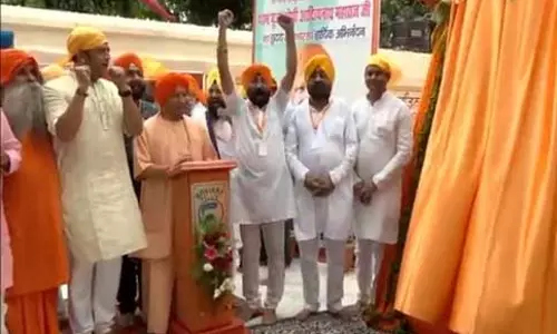 CM योगी ने गोरखपुर में गुरुद्वारा श्री गुरु सिंह सभा में पर्यटन विकास परियोजनाओं का किया उद्घाटन