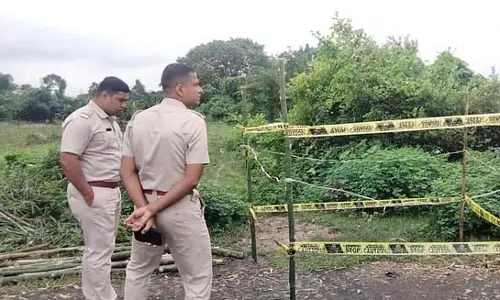पति ने फोन पर दी धमकी, फिर पत्नी की हत्या
