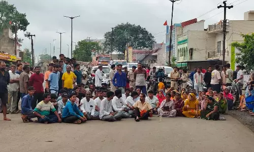 बिना अनुमति ओवरब्रिज के नीचे जाम, पार्षद सहित कई पर अपराध दर्ज