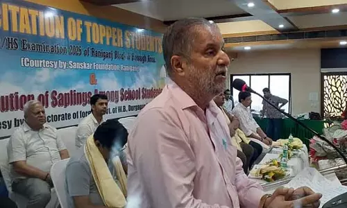 Raniganj विधायक ने डीएम को सड़क की खराब स्थिति की जानकारी दी Raniganj विधायक ने डीएम को सड़क की खराब स्थिति की जानकारी दी