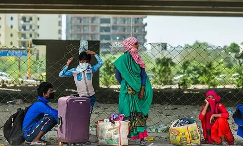 प्रवासी मजदूरों को श्रमश्री योजना पर भरोसा नहीं, दूसरे राज्यों में पलायन प्रवासी मजदूरों को श्रमश्री योजना पर भरोसा नहीं, दूसरे राज्यों में पलायन