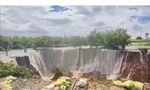 Rajasthan : सवाई माधोपुर में भारी बारिश के कारण जमीन का बड़ा हिस्सा धंस गया