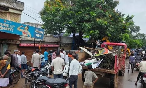 बिलासपुर हाईकोर्ट के आदेश पर चला अतिक्रमण हटाओ अभियान बिलासपुर हाईकोर्ट के आदेश पर चला अतिक्रमण हटाओ अभियान