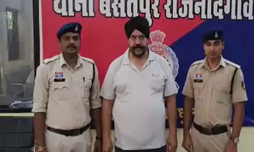 हर महीने 3 लाख मुनाफे का लालच देकर युवक से 1.53 करोड़ की ठगी, एसटी ज्वेलर्स के मालिक गिरफ्तार हर महीने 3 लाख मुनाफे का लालच देकर युवक से 1.53 करोड़ की ठगी, एसटी ज्वेलर्स के मालिक गिरफ्तार